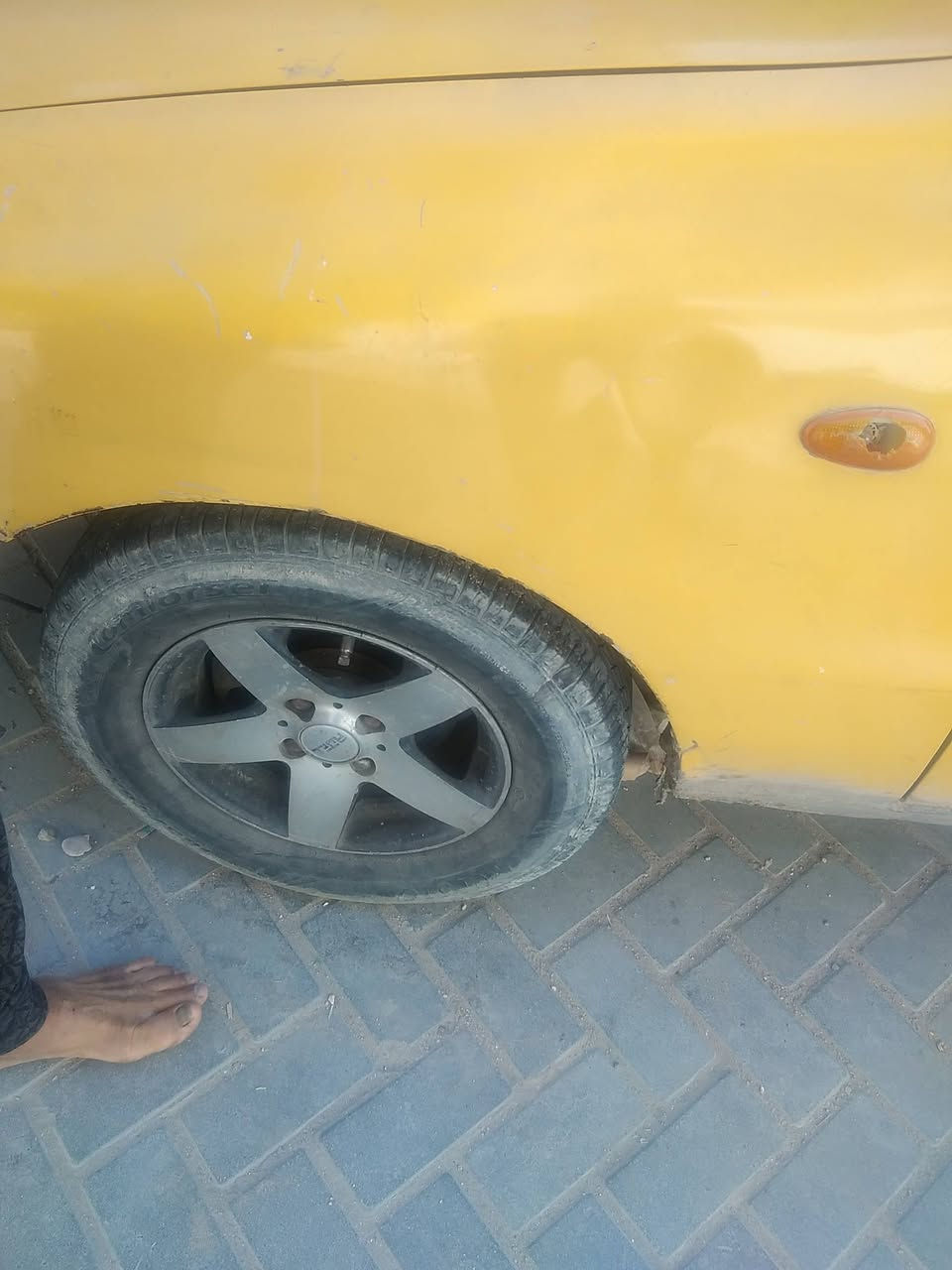 للبيع دايو لانوس بغداد رقم انكليزي موديل ٢٠٠٠بغداد مكاني مدينة الصدر *********** السعر ٢٠ ورقه
