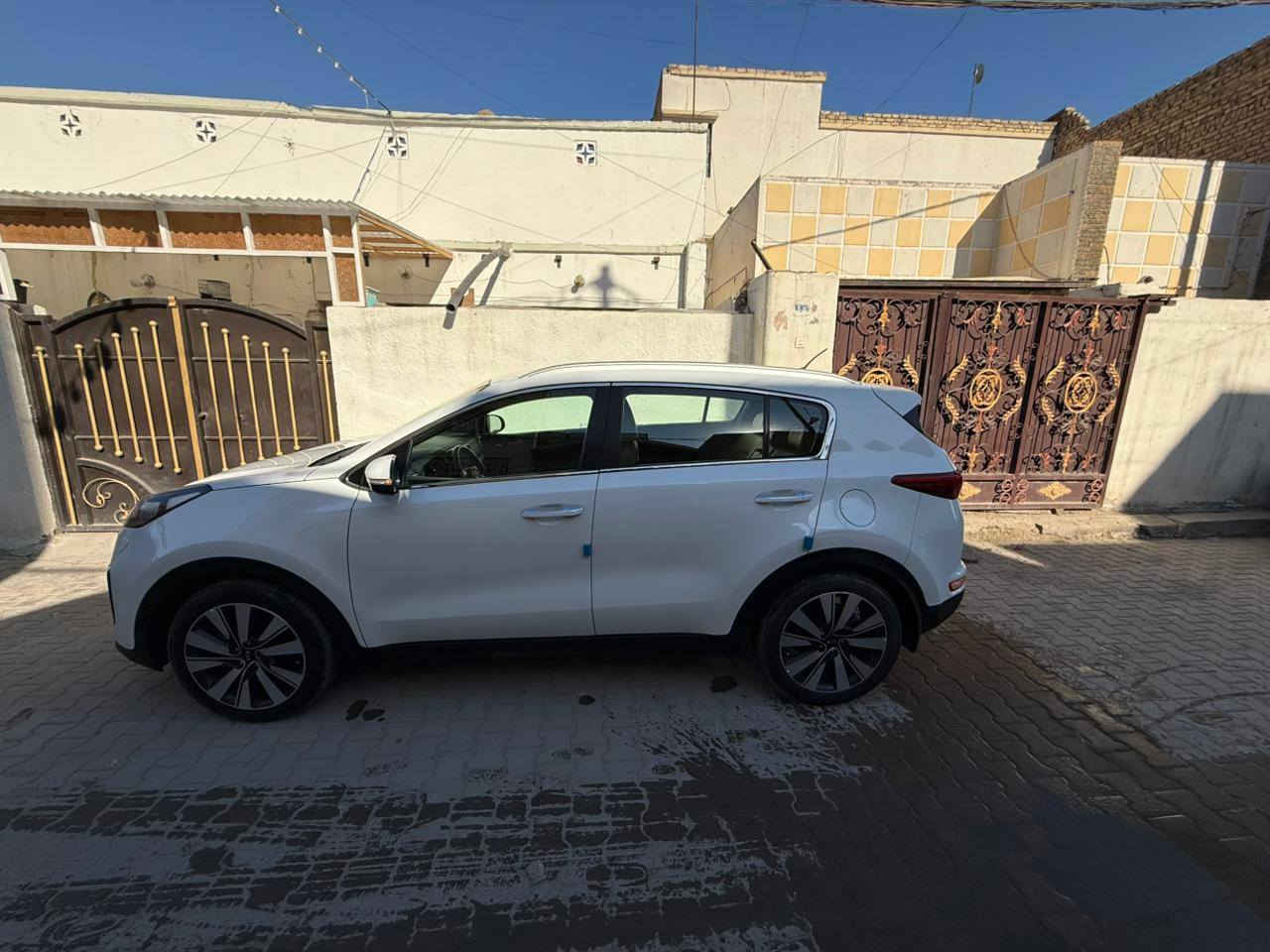 السلام عليكم 
سبورتج 2019
ماشية 90 الف
رقم سليمانية السنوية بأسمي
خليجي  نص فول 
كشنات جلد و مخمل مطعم
حساسات خلفية 
حساسات خلفيه و كامرة
شاشه كبيرة
مري شفط 
داخل حمصي 
مكينة 2000 دوش
زراكات لايتات. امامي 
تحكم ستيرن جهتين  
ويل 19 
سبير منازل جديدة السيارة ع وضع الشركة 
مكفولة كفالة 
بيهاا بارد جهاز مسحوب
وبيها طخه خفيفة باب السكن ممعدلة
السعر183 بيه مجال
العنوان بغداد الحريه
***********
