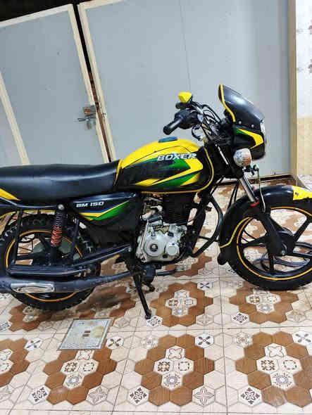 السلام عليكم دراجه بوكسر للبيع موديل 20 سجلوها بل السنويه 19 رقم وسنويه انكليزي تحويل ثاني يوم دراجه كامله شغل وطلع السعر 1250 بيها مجال التواصل خاص او على رقمي (*********** )
