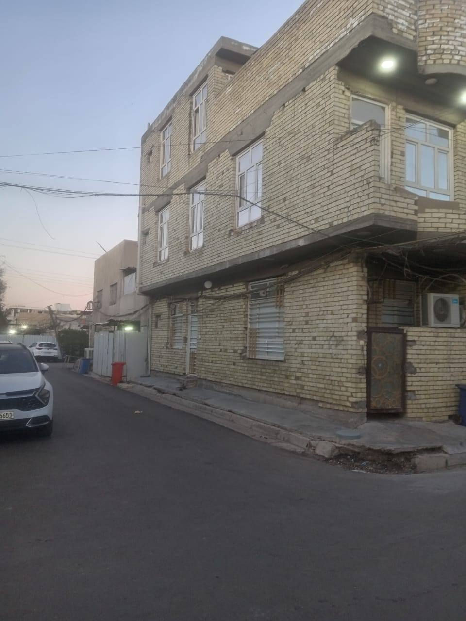 بغداد حي السلام الطوبجي
٦٠ متر طابو صرف 
بناء حديث ٣ طوابق 
قرب السوق مرطبات البركة 
للإتصال  ***********
***********
