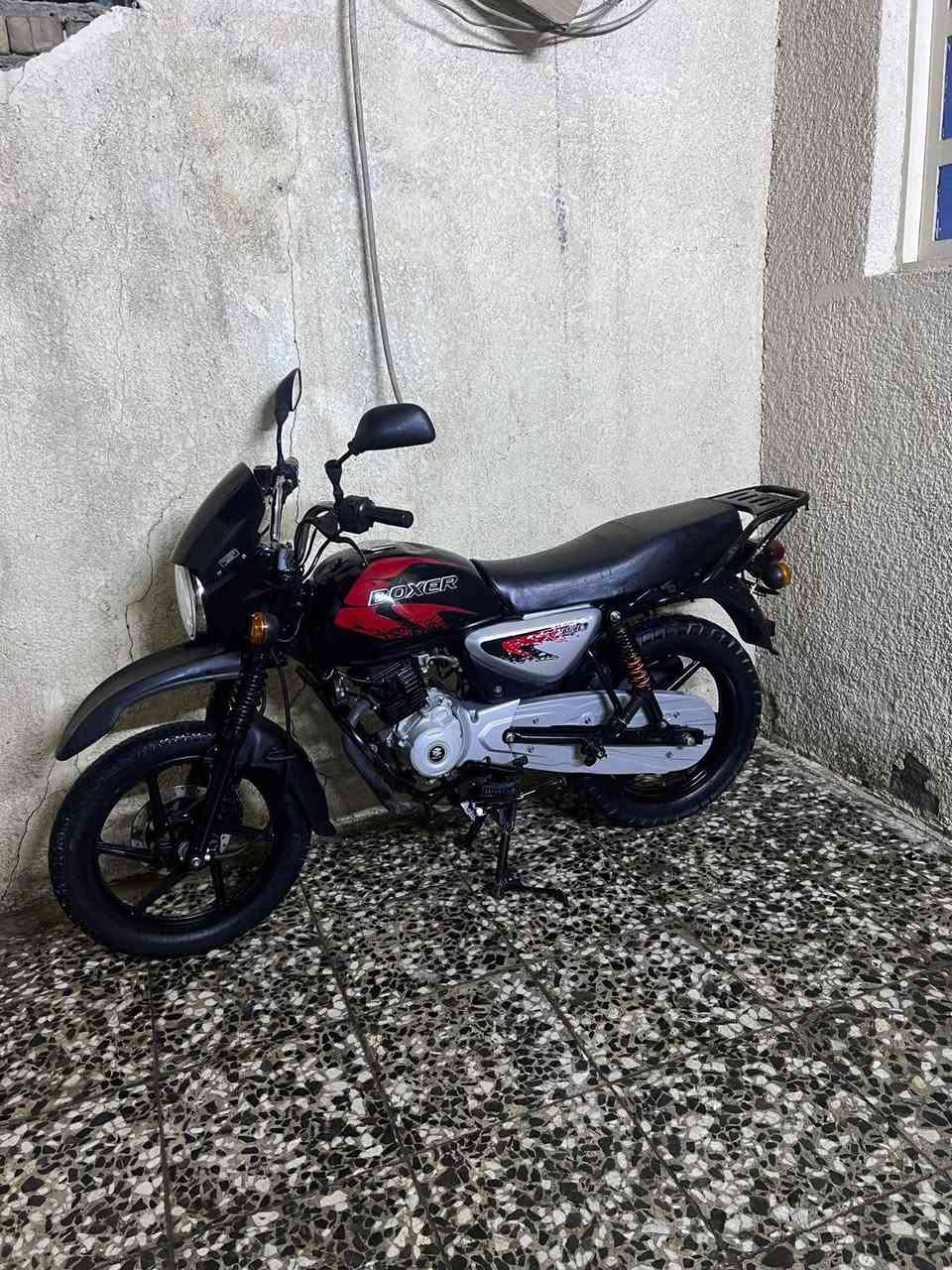 للبيع بدون اوراق اوراقه ضايعات عندي اسويلك مكاتبه مجفت تجفيت شركة بجاج بوشه وبستم  دراجه كامله كل نقص ما بيه كهربائيات كله شغاله ومكينه خير من الله ونكره سلف سعر 1200 وبيه مجال مكاني بغداد شارع فلسطين متواجد واتساب *********** نضافه مثل ما شوفه بل صوره
