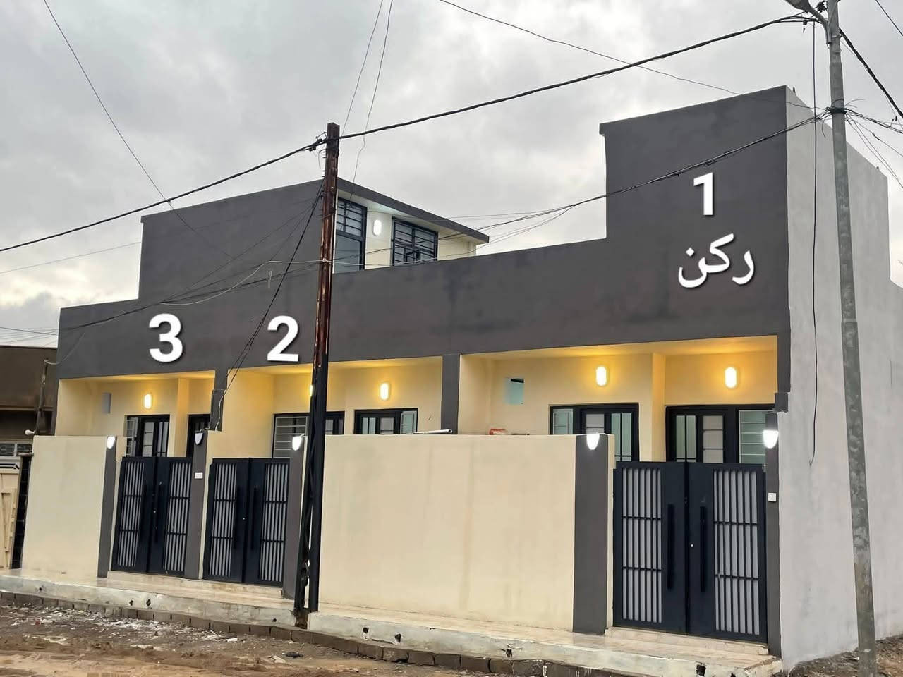 ثلاث بيوت للبيع مساحة كل واحد ٥٠ متر سند طابو شرط التحويل غرفه نوم وستقبال ومطبخ وصحيات وبيتونه  حي الانتصار مقابل مدرسة المكارم  سعر البيت الواحد ٤٣ وبي مجال للاستفسار على الرقم  ***********   بي واتساب
