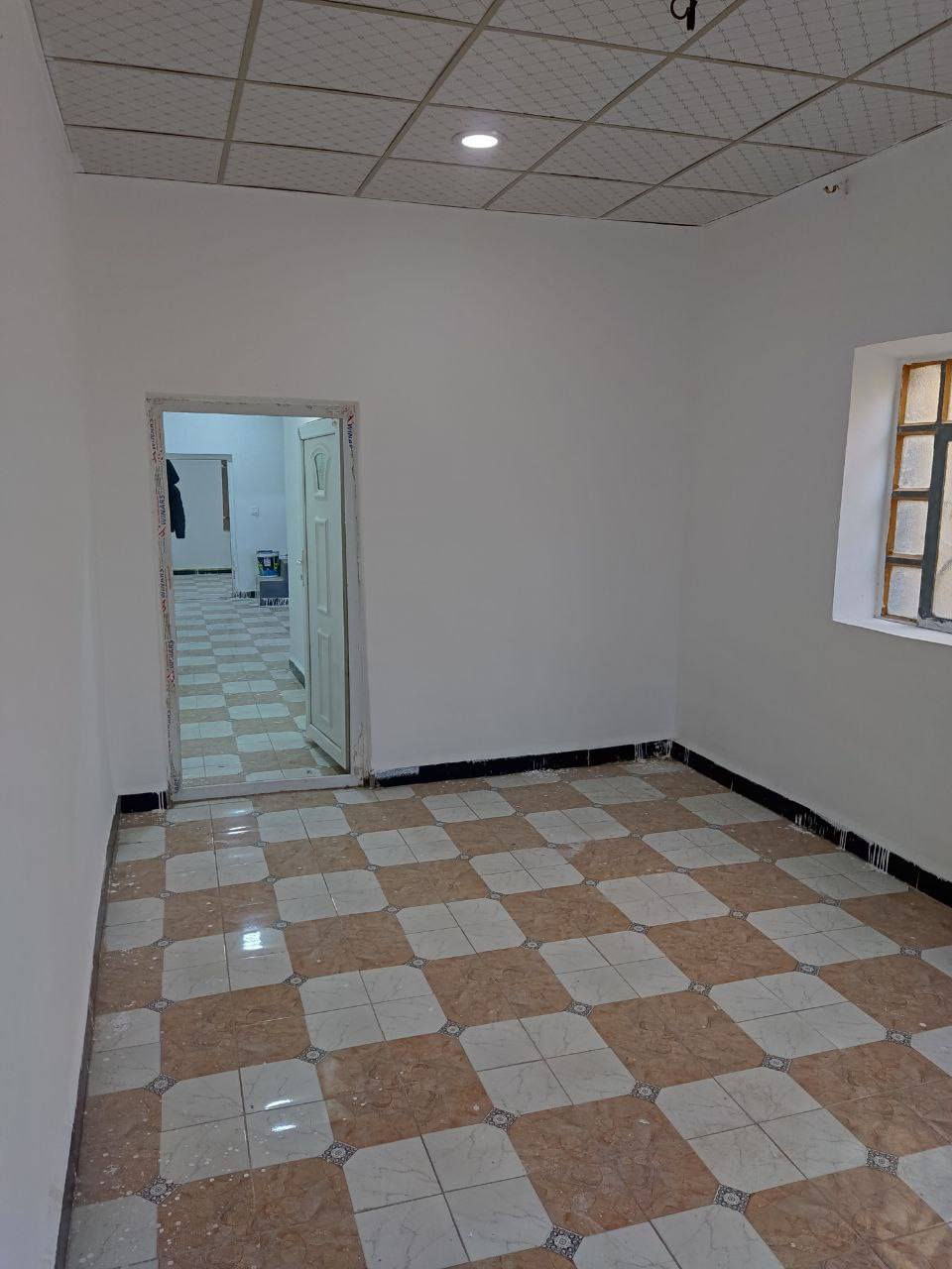 بيت 105 متر نهاية حي ميسان قطاع ال 24542 قريب الشريط وعلى شارع 60
صالة إستقبال مطبخ غرفة حمامات داخليه خارجية
 عكاده السعر 90 وبيه مجال للشراي 
***********
