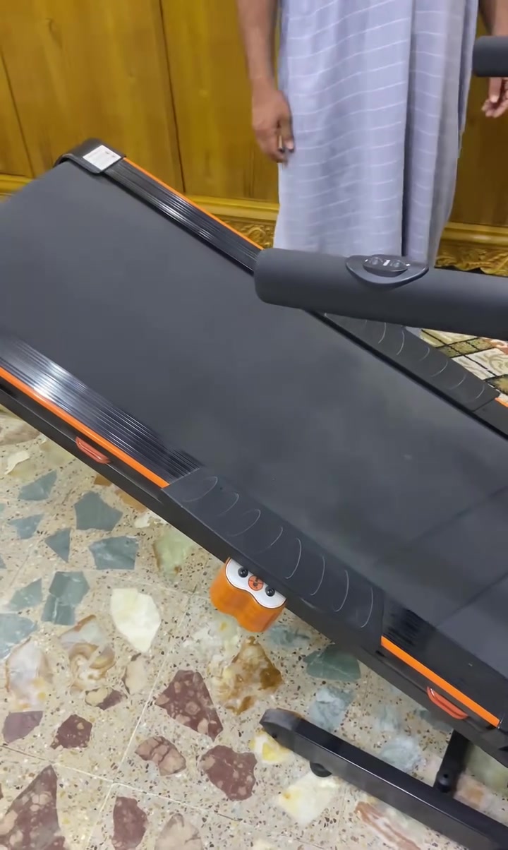 #متاح جهاز جري شغال على الفحص مشتغل فقط ثلاث مرات نضافه 95 تجي تفحصه يلا تاخذه مكلف بالنشر  اتصل على الرقم التالي *********** السعر 300 وبي مجال لا تراسل ولا تعلق فقط اتصل
