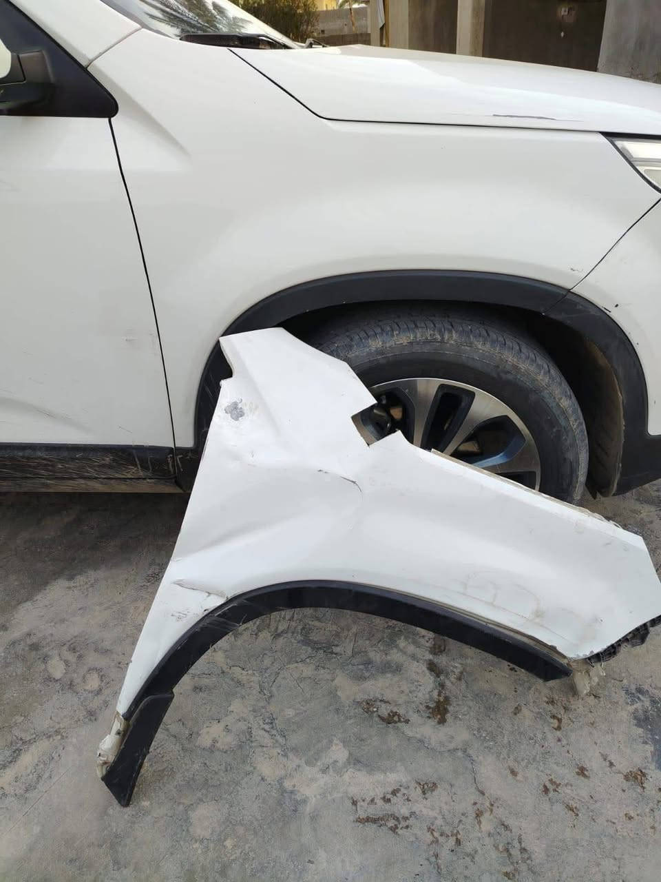 السلام عليكم
للبيع سورنتو موديل 2015 رقم بغداد مكفولة كفالة عامة عدا الضربة البسيطة كما موضح في الصورة مبدلة قطعه وكالة نضافة فول ماشية 198 الف  
للاستفسار ***********
