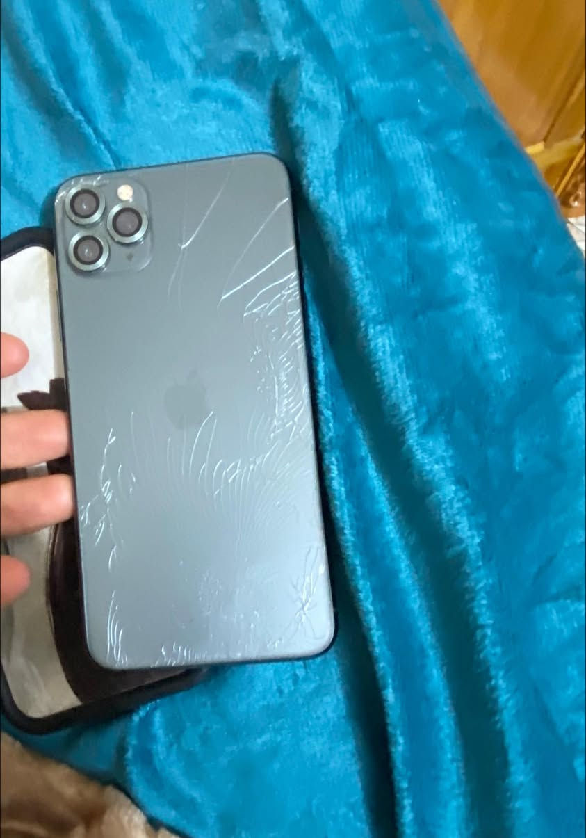 ايفون ١١ برو ماكس ذاكره ٢٥٦مبدل بطارية وشاشة للمراوس بايفن فقط شعندك نزل ***********
