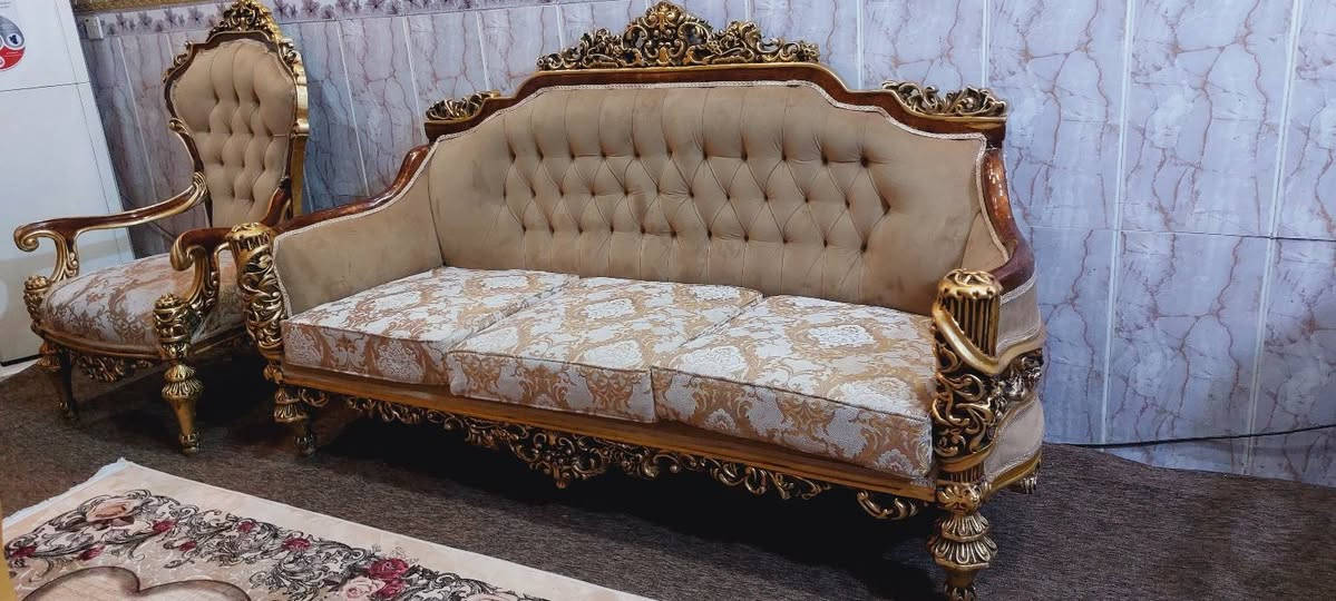 تخم ملكي عشر مقاعد مع سيت طبلات بغداد الشعب ***********
