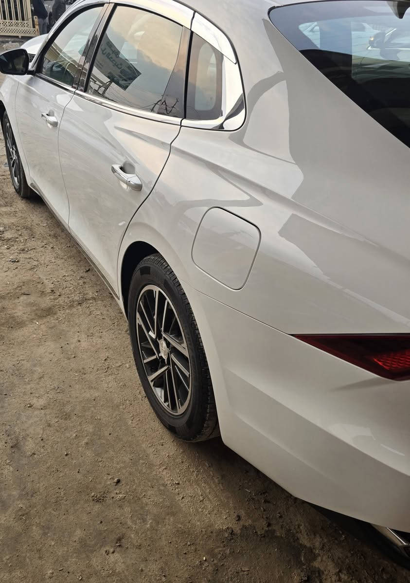 السلام عليكم هونداي ازيرا كراند ٢٠٢٣ عدد ٢٤ الف السونار مرفق بالصور السعر  ٢٢٠ وبيه مجال بسيط جدا مكان السيارة الديوانية ***********
