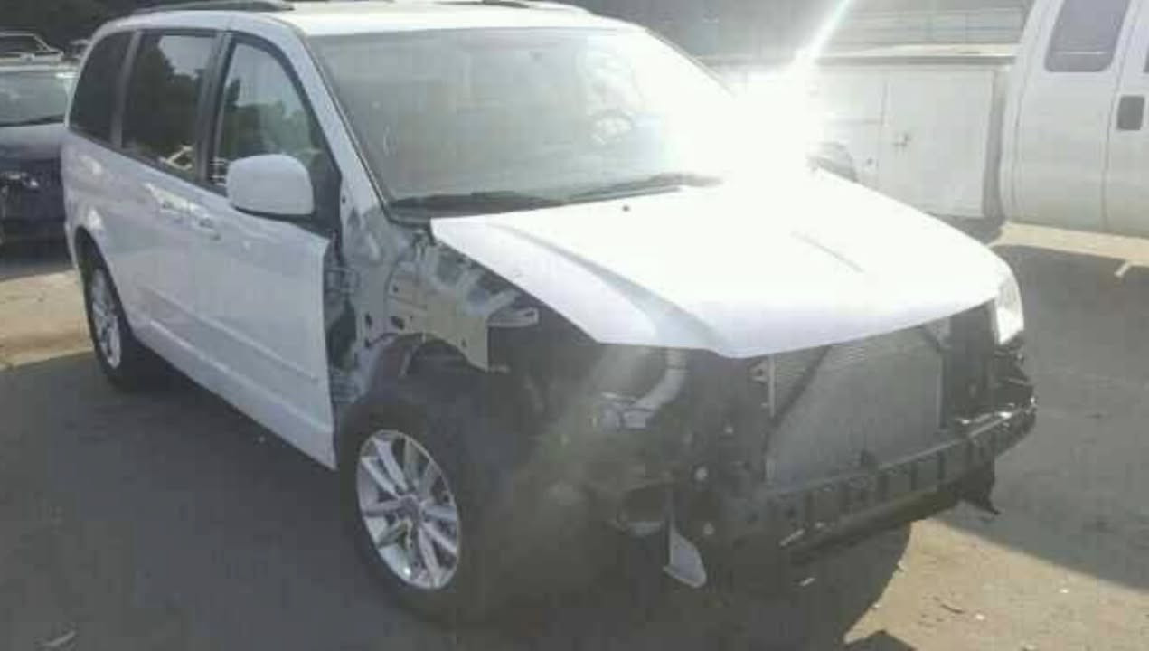 سلام عليكم
دوج كرفان SXT 2016 ابيضّ
وارد أمريكي محرك 6 سلندر 7 راكب
باب كهربائي صندوق كهربائي كراسي كهربائية 
كأمره خلفيه تحكمات ستيرن مثبت سرعه 
مكينه و كير مكفولات غير مفتوحه 
كهربائيات بلاديه
دواخل نظيفة ما متعوبه ابد 
اطارات جديده باتري جديد
صدر امامي خلفي جديد 
حادث امريكا چاملغ ودعامية بدون شواصي وبدون لغد
مبدلات نفس اللون بقطع اصليه مال كصه
وما بيها اي حادث ثاني مكفوله 
ماشيه 34,000 ميل و قابل للزياده 
استعمال شخصي فقط 
صور حادث امريكا مرفقه
أنا المالك الأول للسياره بل عراق و ب اسمي السياره 
سعر 185 ورقة وبيها مجال 
***********
