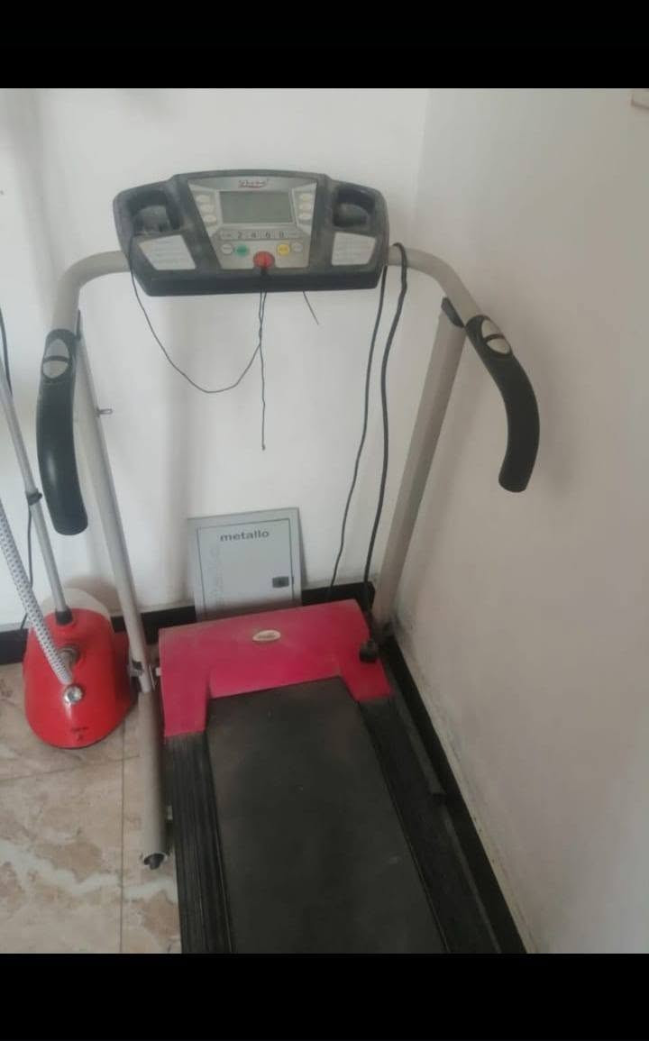 سلام عليكم. جهاز جري مستخدم قليل. مكانه كوت سعره 150. للتواصل ***********
