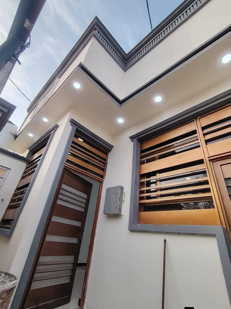 أسعد ألله أوقاتكم بكل خير 🏢
اللاستفسار📲***********

دار سكن للبيع بقمت روعه 🏭
 المساحة 120 م
ركن على شارعين
بناء حديث شقل درجه أولى👍
على شارع 10م 
كافت لخدمات متوفره 

محتويات البيت ⬇️
1- 
2- دوانيه
3- صاله
4- مطبخ
5- غرف منام عدد 2 
6- صحيات خارجي وداخلي

نوع العقار طابو زراعي
بأسم عراقي سند 25
الموقع راقي ⚡
البصره أبي الخصيب العوجه 
شارع الوصطي مقابيل مستشفى صيني 
كل هاذ جمال وترتيب
بسعر 65 وبي مجال لشراي
اللاستفسار 📲 ***********
