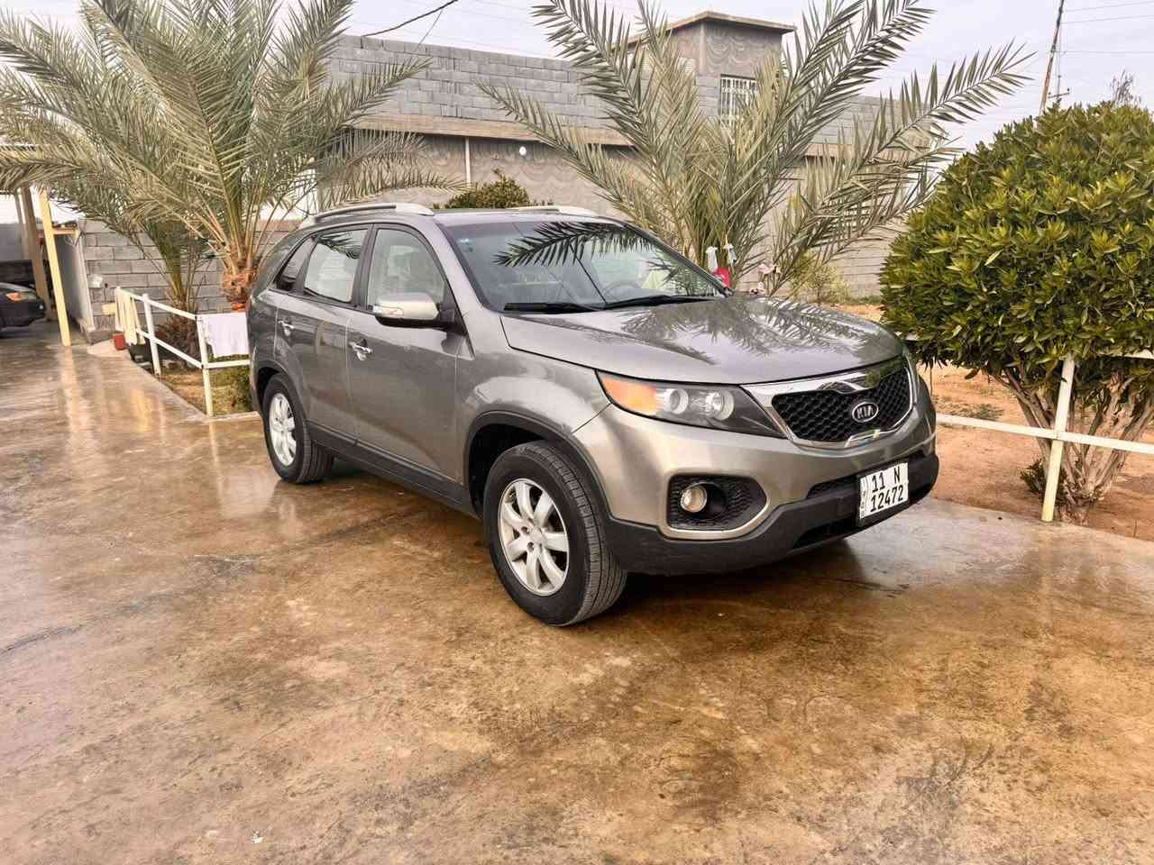 سورنتو 2013 امريكي محرك ٤سلندر دوش شديته قبل شهر جديد بالكارتون سياره مال بيت بيهه قطعتين بامريكا جاملغ ايمن وبنيد وبالعراق بيهه باب السايق والجاملغ الكدامه يعني اربع قطع بيهه بدون دواخل لاشاصي ولا غيره شرط السعر ١٣٠  سياره جاهزه *********** __*********** العنون الفلوجه الصقلاويه
