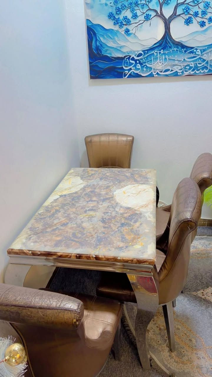 ميز طعام للبيع السعر ١٥٠ للستفسار ***********
