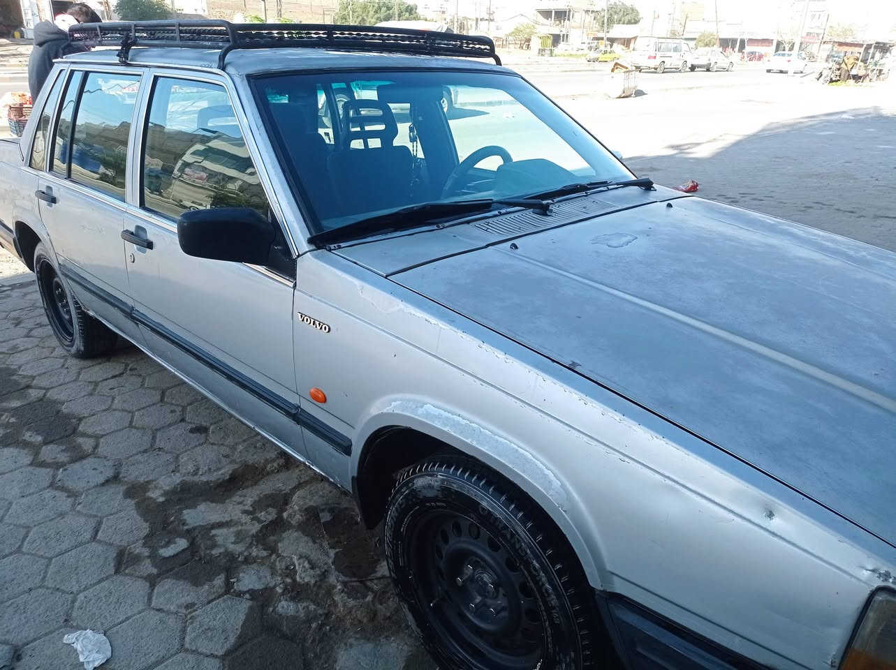 سلام عليكم فالفو 740للبيع بلاديه مكفوله من الضربه والصبغ شواصي عل شركه رقم  نجف الماني سنويه لل 27مشروع وطني  مكينه وكير حاويه وارد يابان بخاخ اوتماتيك كهربائياته كله شغاله زراكات ماسحات الدشبول كله شغال حداديه جديده السعر 33 مكانه بالنجف للاتصال ***********
