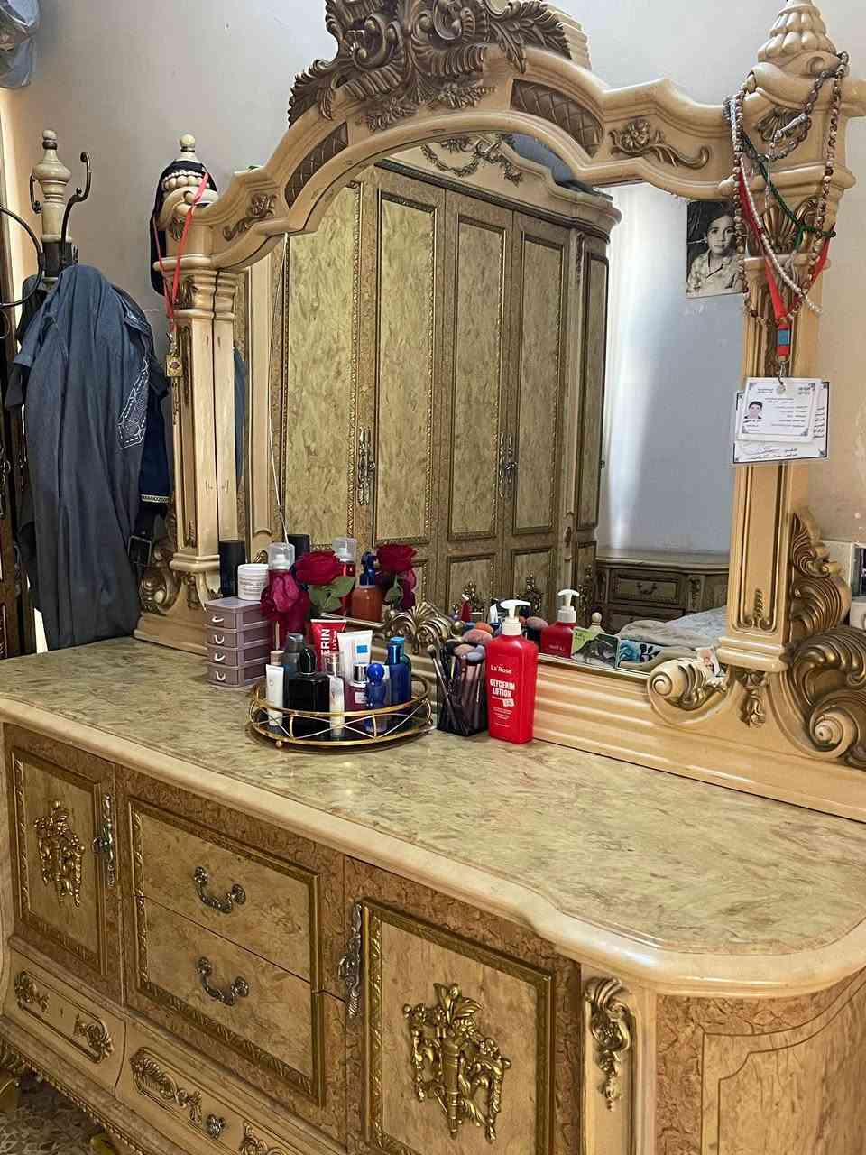 غرفة مصرية من الدرجة الاولى
اول منزلت اخذتها ب4 مليون ورايدتها بمليون
العنوان/ الشعب حي التجار


**إذا كنت صاحب هذا الإعلان وتريد حذفه لأي سبب، رجاءا أرسل رسالة إلى الدعم الفني**