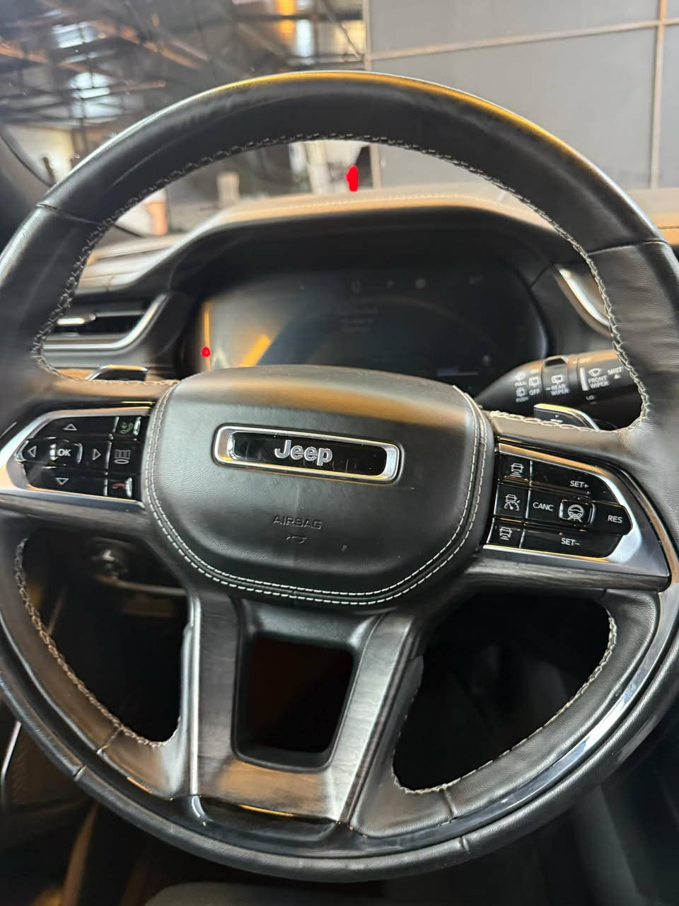 جيب كراند شيروكي (اوفر لاند )  2024
5 راكب 
خمسه راكب سته سلندر 
محرك 3.6
ماشيه 20 الف كيلو 
سياره وكاله هارلم وصار بيهه حادث بنيد و مدكر و تبدلن بدون صبغ قطع مال تفصيخ وصور الحادثه مرفعه بدووون ارباك 
المواصفات:

نظام تعليق هوائي ( جكات )
رادار ( امامي - جانبي - خلفي )
قيادة ذاتية
نظام الرؤية الليلية
مستشعر نوم السائق
أربع كامرات محيطية 360
كامرة فى المرأة الداخلية

خمسة بصمات دخول ذكي بدون مفتاح
بانوراما
كشنات دبل كهرباء + مساج + تدفئة + تبريد امامي خلفي
ميداب ديسبلي
أنارة محيطية
نظام الصوت lbin ( 19 سماعة )
شاشة وسطية + شاشة امام الراكب
كيجات دجتل
المقاعد الأمامية تبريد وتدفئه
مقعد السائق والراكب مساج
المقاعد الخلفية تبريد وتدفئة كشنات
حساسات أمامية + خلفية + جانبية

للاستفسار ***********
سعر 435 مجال بسيط 
العنوان :بصره جبيله
