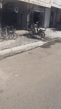 السلام عليكم عقار البيع المساحه ٣٧٠ بل سند واقع حال اكبر الستفسار على صاحب العقار *********** تحياتي الجميع
