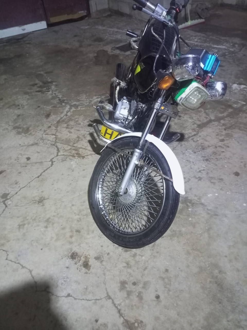 السلام عليكم للبيع دراجه موديل 2020 محدثه 24 دراجه جديده كهربئيات كلها شغاله اوراق كامله السعر 400 المكان بعقوبه زهره ***********
