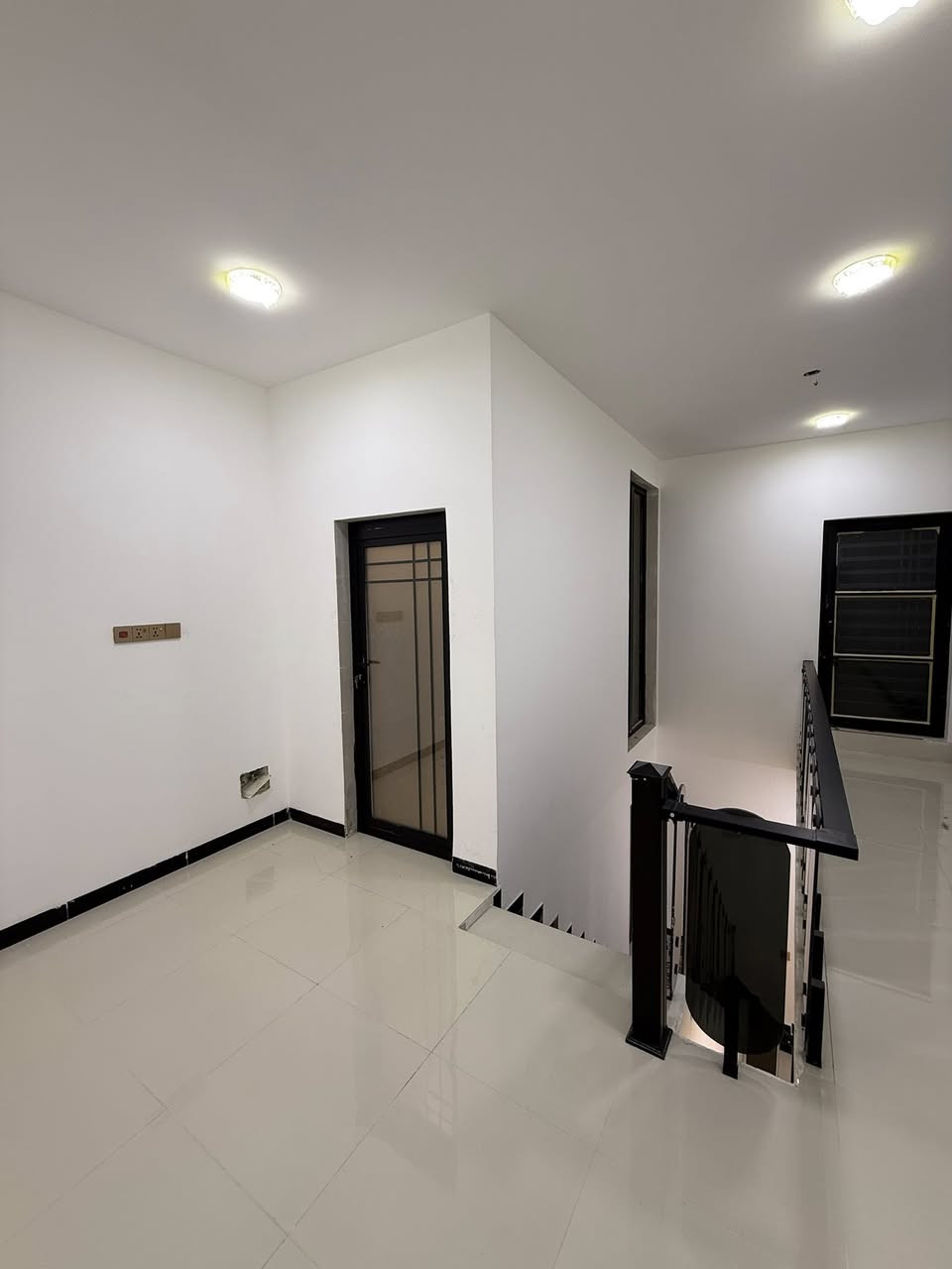 "🌟 دار للبيع  
المساحه 100متر طابو صرف
في حي الفنانين، بكرلي 🌟
🔥 موقع مميز، بناء حديث 2025، ديكورات مغربي
🛋️ غرفتين نوم، صالة، كلدور، مطبخ، مجمع صحي
📍 قريب على شارع العام (25 متر)
💰 السعر: 165 مليون، 

👉 للمزيد من المعلومات:
عقارات أملاك العراق 🇮🇶
حاتم الدغيري
***********
***********

📢 لي عنده دار أو قطعة أرض يريد يبيعها، يمنه! نساعدك بعرضها بأفضل طريقة 🚀"
