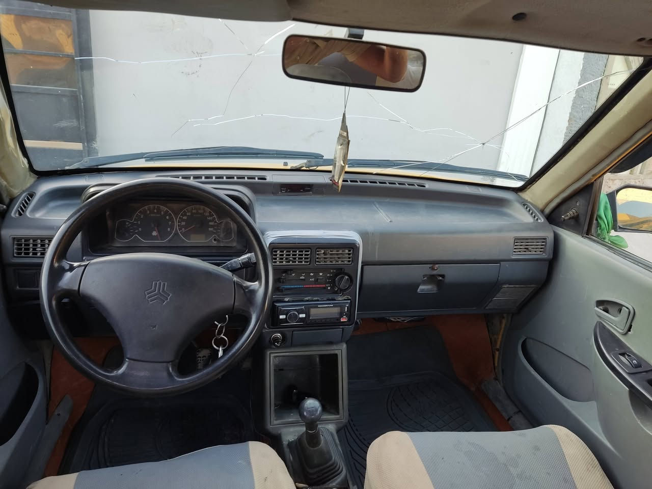 بسم الله ماشاء الله لا قوة إلا بالله اللهم بارك لمن يشتري ولمن يبيع واجعل هذا البيع فيه خير وبركة وراحة البال
سلام عليكم سايبه موديل 10 بدون تحويل 
مكينه بيهه لاستيك ولف كير جديد كهربايات كلهه شغاله حداديه نص عمر سياره حلوه ونضيفى سعره 15  مكان سياره بابل شارع 80
***********
