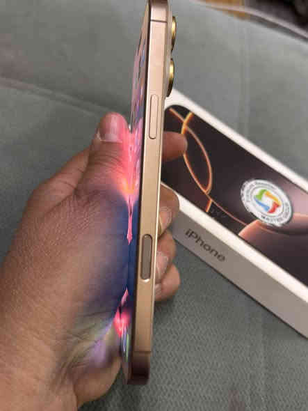 ايفون16 برو ماكس ذاكره 256 اللون الصحراوي ضمان ماستر بعده بالضمان نظيف جدا بس الظهر مبدل ظهر اصلي مال تفصيخ البطاريه 96 كامل ملحقات مكاني بغداد العطيفيه *********** بغداد
