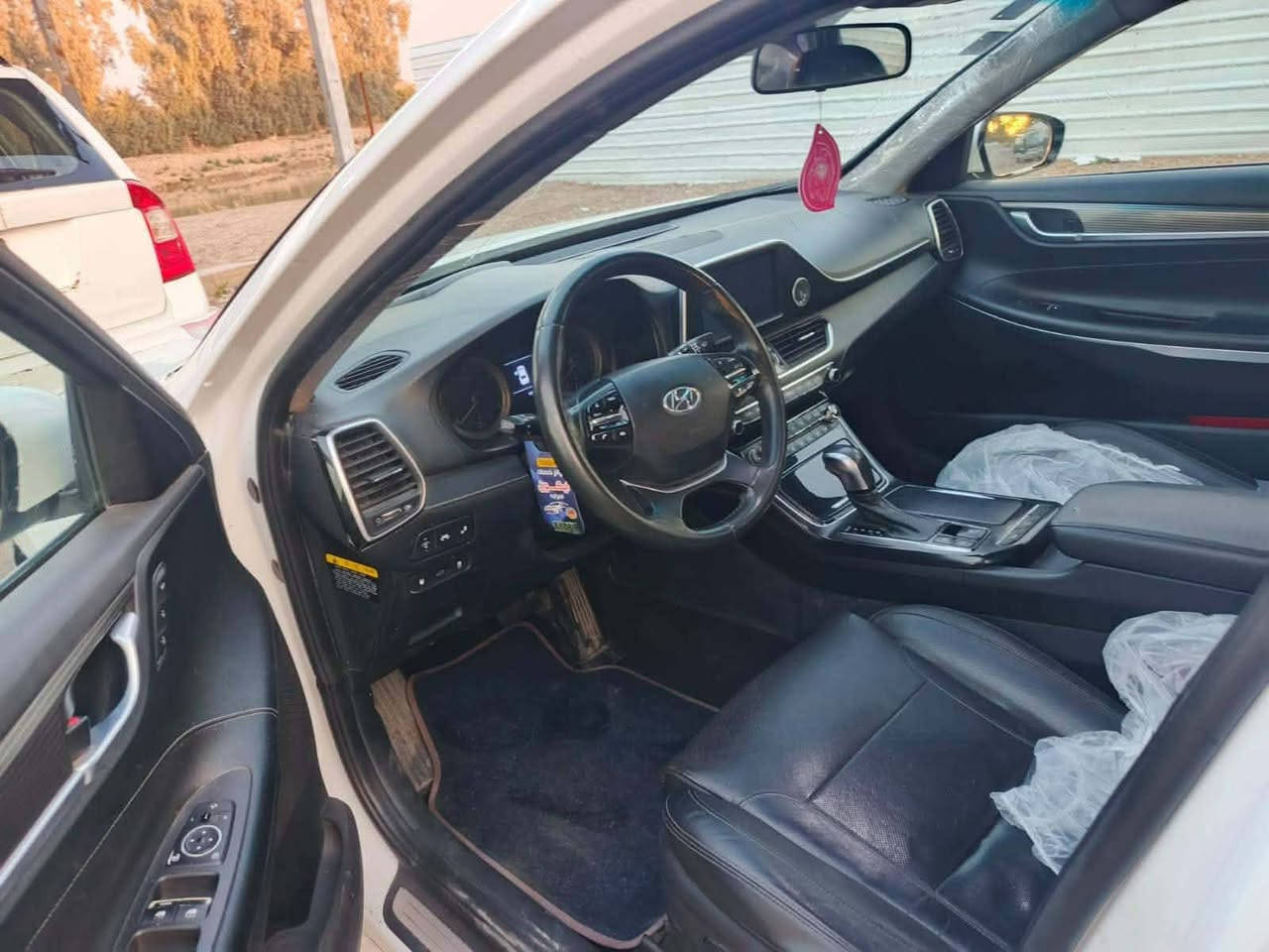 للمراوس بسياره غاز ازيرا 2018 وراد كوري بانزين فول مواصفات واحد ع واحد 
بيهه رشات صبغ وتبديل باب فقط 
سياره جاهزه من كلشي


**إذا كنت صاحب هذا الإعلان وتريد حذفه لأي سبب، رجاءا أرسل رسالة إلى الدعم الفني**