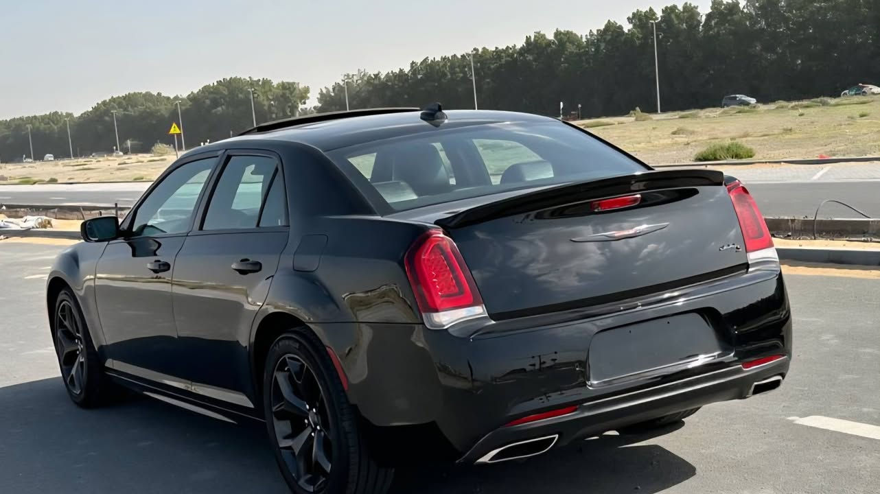 سلام عليكم كرايسلر أوباما ادوات موديل١٧ أعلى فئه s جديده كارتون مفوله مكفوله بدون كص عدله متوئم شرط الحاسبه مواصفات١/١ فقط بيع اخوان الشراي مو يعامل بالتعليقات يتصل واني بخدمتكم سعرها ٨٥ بيها مجال قليل ***********
