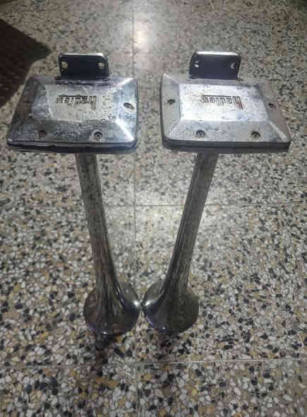 سلام عليكم زوج هورنات للبيع فالفو اصليات وشغالات رقم :***********
