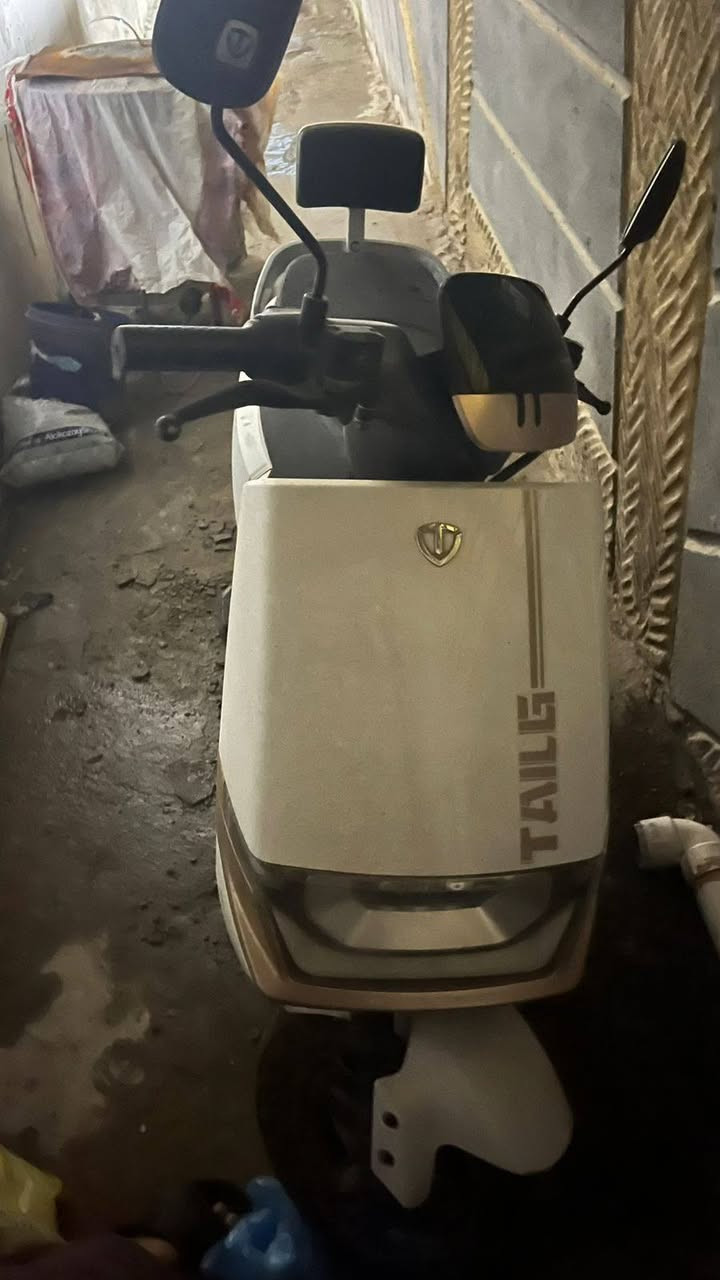 سلام عليكم دراجه شحن تيسلا 2025 للبيع دراجه جديده تمشي 90 كيلو متر بلشحنه الواحده بطاريه وحده عطلانه فقط السعر 550 وبيه مجال *********** التواصل علواتساب
