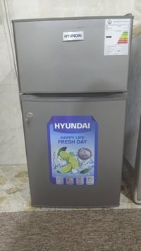 ثلاجة ٦ قدم   استعمال شهر فقط  تجميد قوي ٧ مستويات تبريد  السعر ١٠٠ قف...