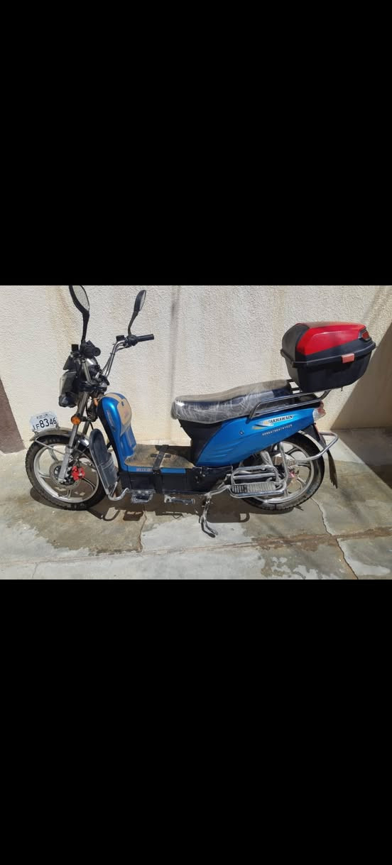 دراجة شحن للبيع بطاريات جدد ماماشيات ام الضمان الدراجة نظيفة عل فحص ***********
