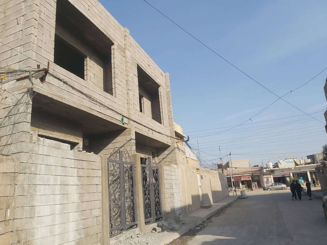 دارين للبيع حي الانتصار شارع ٣٠ قرب أسواق حسام طابق ونص مساحت الدار الواحد ٥٥ متر واقع حال ٦٨ متر غرفتين نوم استقبال مشتملات مطبخ سند طابو الزهور شرط التحويل سعر الهيكل الواحد ٤٤ مليون وبي مجال الاستفسار مكتب ابو صفوان للعقار الاتصال على الرقم ***********......***********.......
