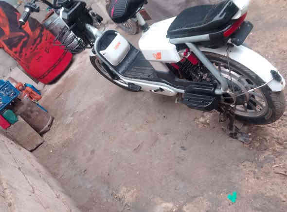 السلام عليكم بايسكل شحن للبيع موديل 2025 نقص شاشة فقط السعر ب 200 وبي مجال الدراجة كاملة شغالة ***********
