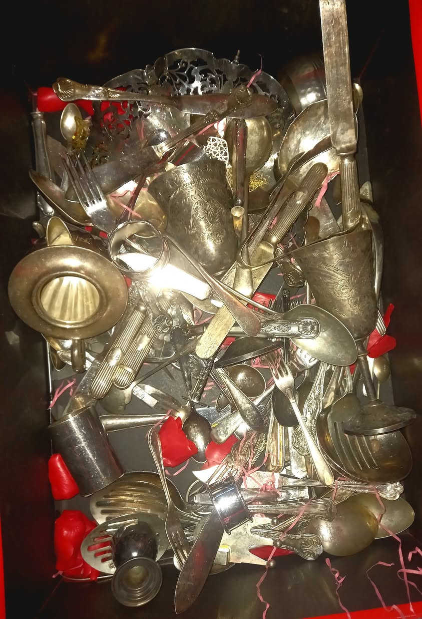 ٦ كيلو ونص .. طلاء فضة  .. فيها ٥ كيلو ملاعق وشوكات  .. للبيع  ..


**إذا كنت صاحب هذا الإعلان وتريد حذفه لأي سبب، رجاءا أرسل رسالة إلى الدعم الفني**