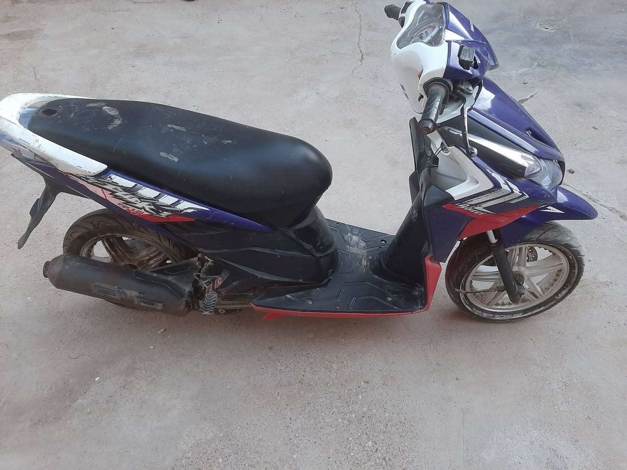 هوندا سرعه  140 كوم حديد سعرها 150 وبيها مجال قليل مكاني بغداد الرشاد الاتصال ***********
