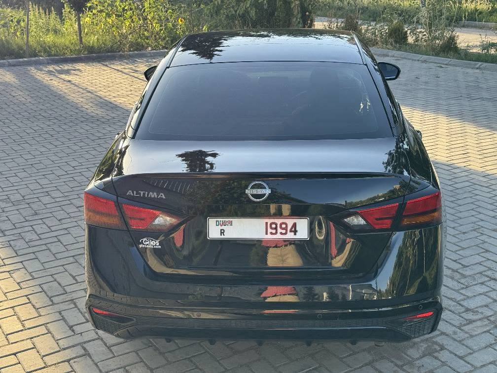 Nissan altima 2024 S
نیسان ئەڵتیما 2024 S
هەرزان و ماڵی دۆست
 ڕەنگی ڕەش 
ڕەقەم کاتی نەشکێنراوە 
سێ مانگ ڕەقەمی کاتی لەگەڵدایە
تەنها 23000 ڕۆشتووە
هیچ ئێرباگێکی نەتەقیوە
مەسرەفی تیانییە
 بەسمەوشەغال وتحدید سورعە  
ڕاداری پێش و دوا( ئۆتۆ ستۆپ خۆی ئیستۆپ ئەگرێ)
ڕاداری لاتەنیشت و ئاوێنە ناوچەی کوێر 
ڕاداری ئاگاداری هێڵی جادە
دووپارچەی بۆیاخە
بۆنیت و چەمەلەغی لای سایەق 
ئەوەش ڕەقەم شانسی
1N4BL4BV9RN378632
سعری ١٥٠ گەڵاو معامەلە
ڕەقەم
 ***********
_________

 نيسان ألتيما 2024 فئة S
**سيارة نظيفة جداً وبسعر مناسب (مال مَعرِفَة)**
### الموصفات والتفاصيل:
 * **اللون:** أسود ملكي.
 * **الرقم:** رقم مؤقت (منفيست) ما مكسور، وباقي بيكت لسه 3 أشهر.
 * **المسافة المقطوعة:** ماشية 23 ألف ميل بس.
 * **الإيرباغات:** سليمة 100% (ولا إيرباج طاير).
 * **الحالة الميكانيكية:** جاهزة من كلشي وما تحتاج أي مصروف.
### الأنظمة والمميزات:
 * بصمة تشغيل وتشغيل عن بعد.
 * محدد سرعة (كروز كونترول).
 * رادار أمامي وخلفي (نظام الأوتو ستوب - توقف تلقائي عند الطوارئ).
 * رادار جانبي ونقطة عمياء بالمرايات.
 * رادار تنبيه الخروج عن المسار (تحديد خطوط الشارع).
### حالة البودي (الشراريك والصبغ):
 * **بيها قطعتين صبغ فقط:** البونيد (الغطاء الأمامي) والجنح (الچاملغ) لجهة السائق.
 * **رقم الشاصي:** 1N4BL4BV9RN378632
 * **للتواصل والاستفسار (رقم الهاتف):** *********** السليمانية, العراق
