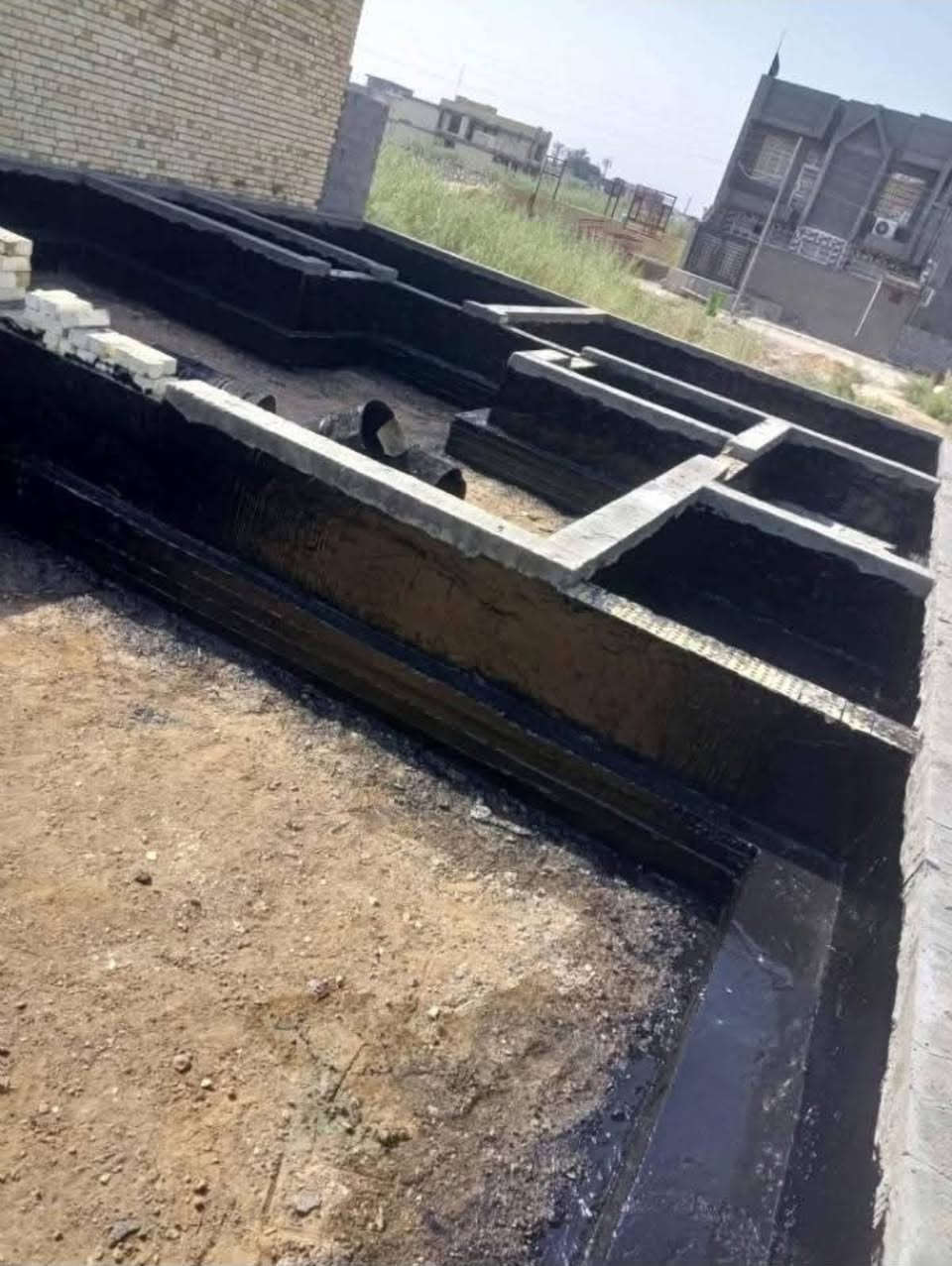 سلام عليكم التجير السطوح ولاساسات وكافه المباني درجه اوله سعر البرميل 75
***********
