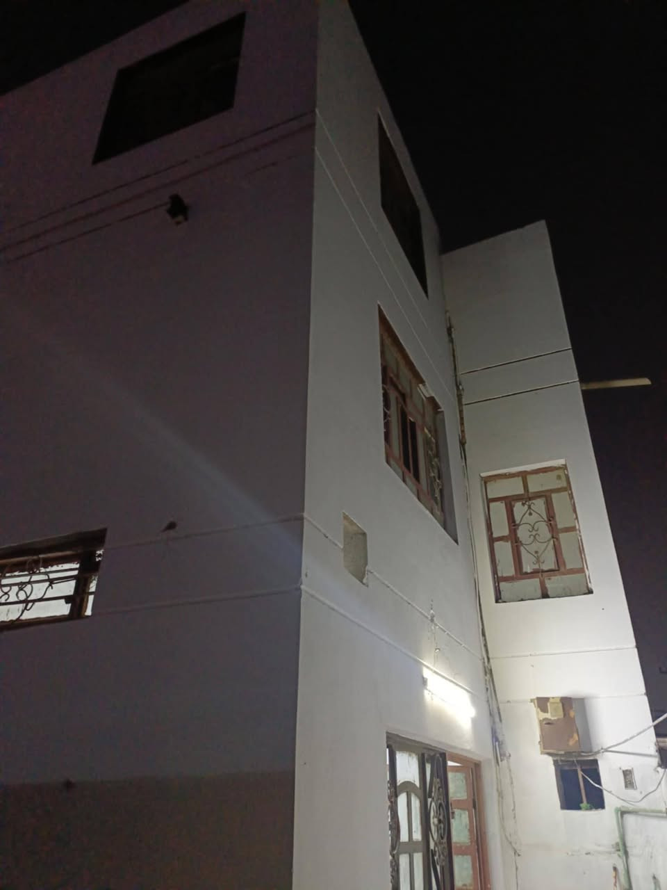 دار سكن للبيع طا بو صرف حي الحضارة ركن على شارعين 100 متر مربع 10 في 10 تقاطع مدرسة العبير وع اليمين قبل نهاية الشارع ع اليمين بيت ركن عال 
  طابقين نضيف عالي عن الشارع تبليط ومقرنص الطابق الأول غرفتين نوم وصاله ومطبخ وحمام وطارمة وحديقة الطابق الثاني غرفتين نوم وصاله بيت حلو كلش نظيف موقع تجاري 🌿
ـــــــــــــــــــــــــــــــــــــــــــــ
اي استفسار خاص واتساب 
‏‪***********‬‏☎️
‏‪***********‬‏☎️
