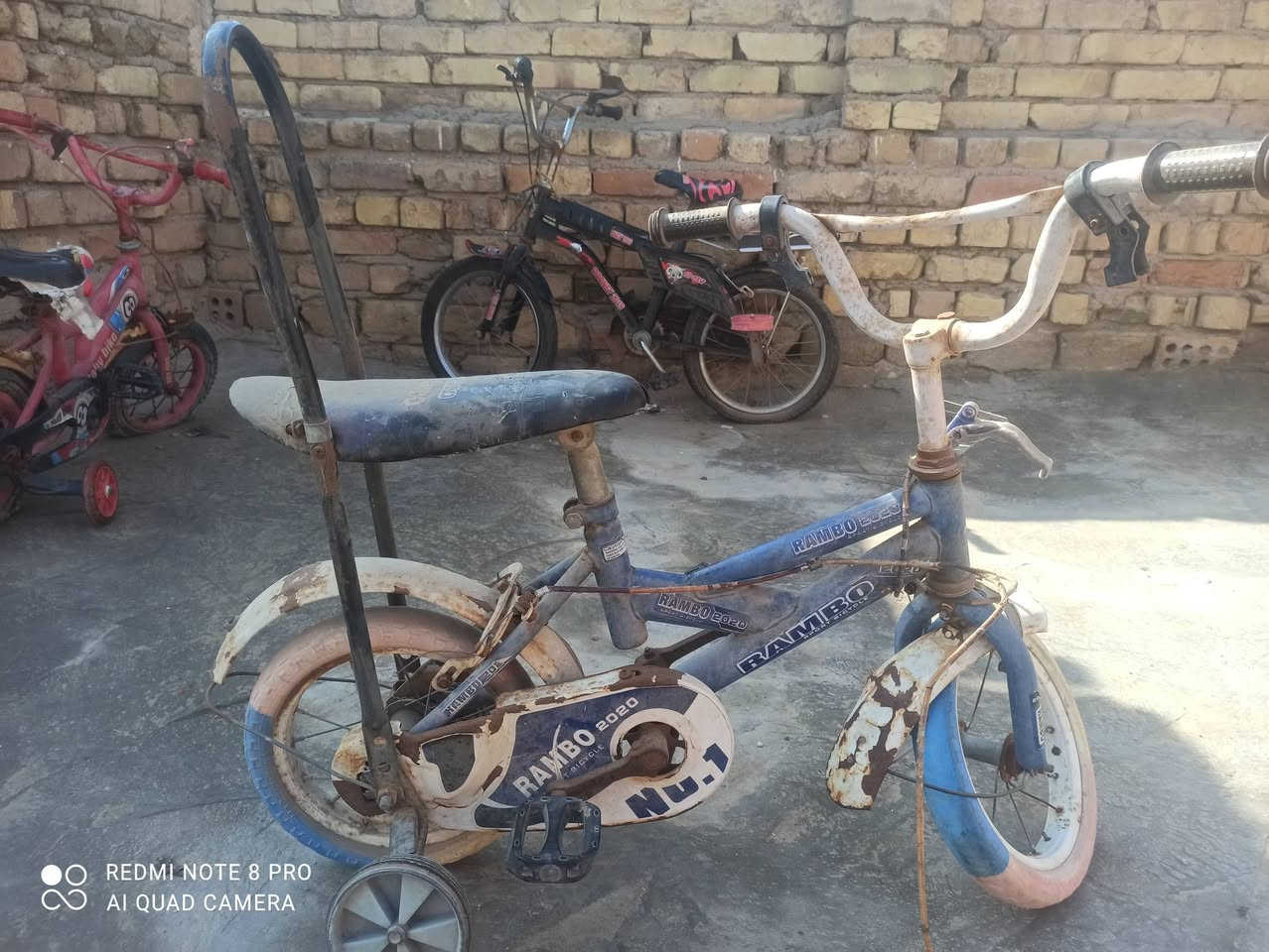 متاح بايسكلات اثنين نظيفات خوات الجدد واثنين منهن شوي تعبانات قيم باليرضي الله وتدلل ***********3
