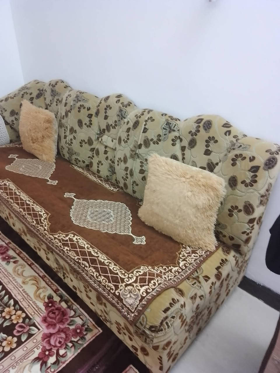 ديوان للبيع نضيف حيل شغل عراقي 10امتار السعر 200الف ***********
