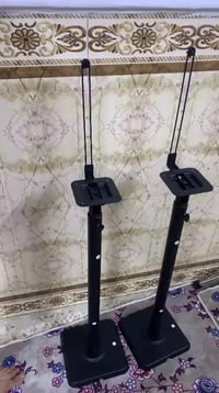 زوج ستانات سماعات ستديو حديد  قوي وثكيل غير مستعملات اليفيدنة اني خادم...