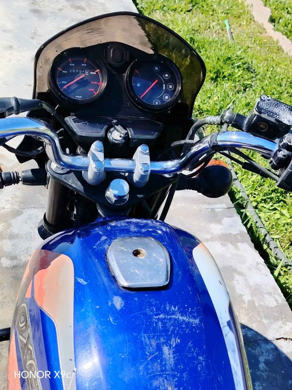 السلام عليكم للبيع دراجه بوكسر مديل 20اوراق اصوليه كامله شرط الترقيم مبدل سلندر كهربائيات كلهاا شغاله سلف وهندر شغال مكلف في النشر الاتصال على الرقم او مراسلة واتساب ***********
