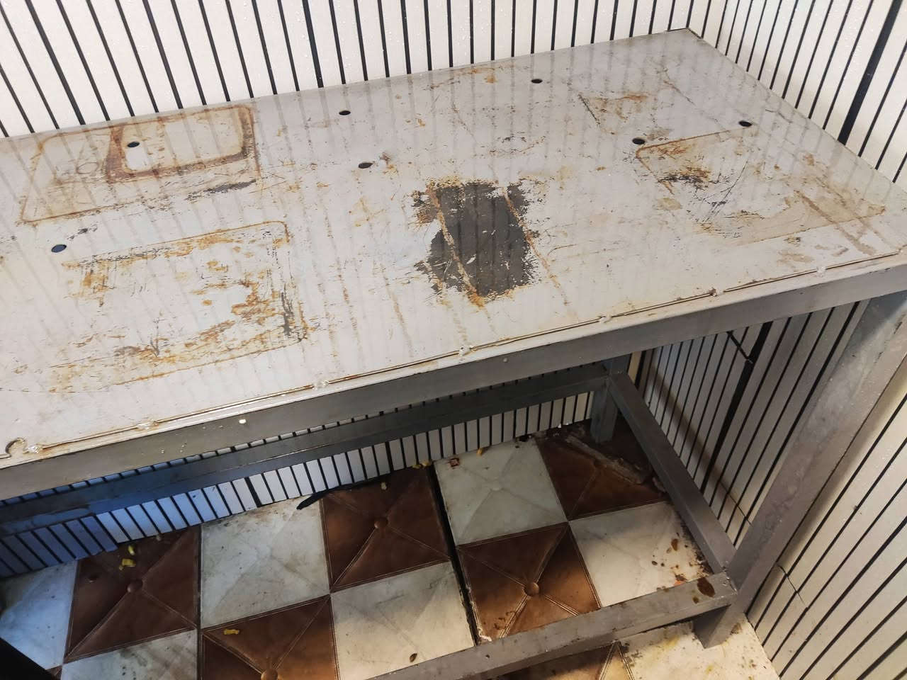 السلام عليكم اغراض للبيع كلمن وسعره مناسب جدا مكان بغداد ساحه عدن استفسار ***********
