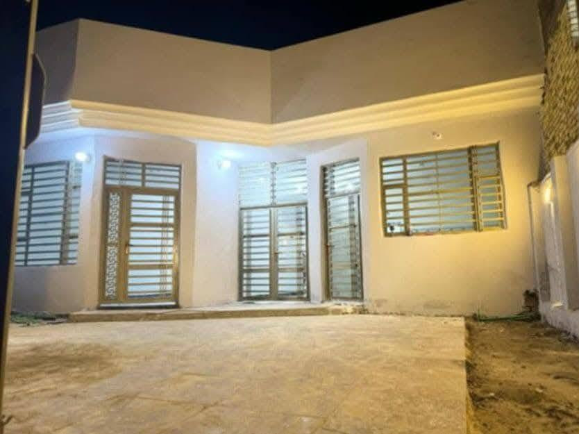 بيت للبيع طابو صرف مساحة
250 متر حي التربة قبل

المدارس الصينية بشارع

واحد يتكون من الطابق

الأول غرفتين وصاله

وديوانيه ومنور وصحيات

داخلي وخارجي الطابق

الثاني فقط غرفة وعندك

الساحة البرة كراج سيارة

وحديقة صغيرة جيران ذهب منطقة هادئة آمنة كل الخدمات ماي كهرباء تبليط مجاري كلها كاملة للتواصل واتساب أو اتصال  *********** بيع نقدي ومبادرة
