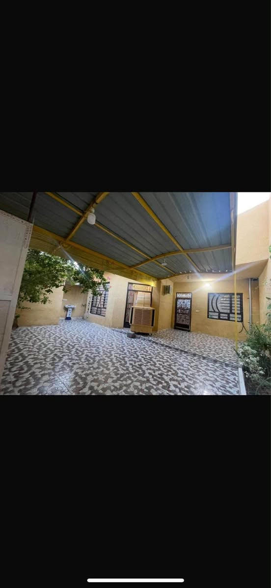 على بركه الله 
بيت حديث للبيع مع الاثاث كامل !*
المساحة 335 متر
طابقين 4 غرف نوم

الموقع : الشطيطة - قرب كهوة حميد جواهر 

للاستفسار الاتصال على ***********
