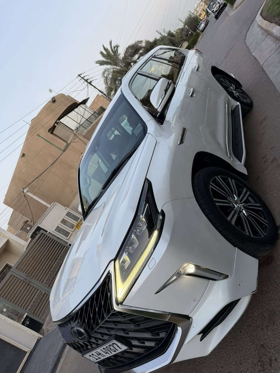 LEXUS LX570
لكززس  موديل 2018 سوبر سبورت 
 كويتي مكفوله من الضربه والصبغ 
رقم بغداد باسمي  محرك 5700 8 سلندر 
فول مواصفات 
السياره السيرفس كله بشركه لكزس سياره جاهزه بدون اي نقص مكاني بغداد حي الجهاد الاطباء  السعر 595

***********
