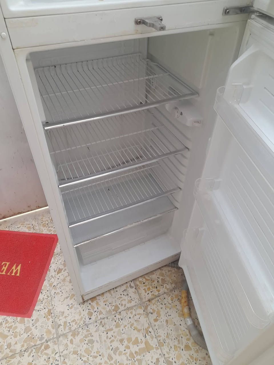 ثلاجة حجم جبير اخت جديدة ماركة
( السعر ٣٠٠ ) وبيها مجال للشراي


**إذا كنت صاحب هذا الإعلان وتريد حذفه لأي سبب، رجاءا أرسل رسالة إلى الدعم الفني**