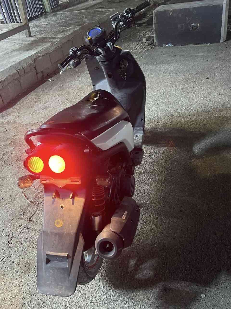 سلام عليكم للبيع دراجه سكنس جبلي صار سبوعين من نزله رمبه دراجه بعدها حالت الوكاله تجي تفحص بلاديه دراجه سعر مليون و 100 وبيه مجال مكان البلديات تقاطع المرور ***********
