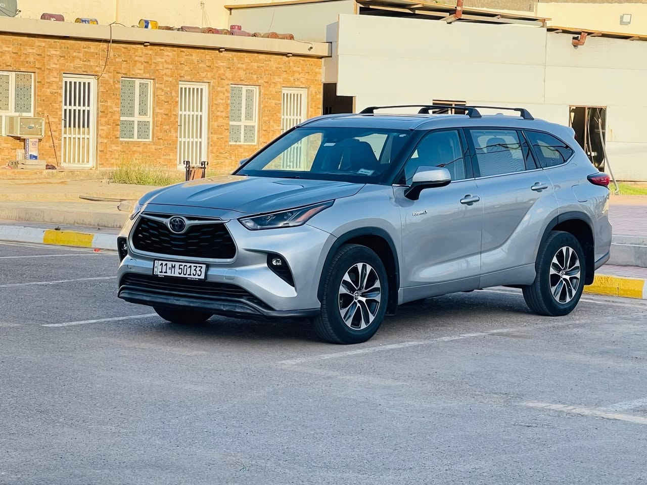 السلام عليكم 
هايلاندر موديل ٢٠٢١
فئة XLe  فول مواصفات 
هايبرد/ ٤ سلندر ٢٥٠٠/رقم بغداد دولي 
السونار  مرفق بالمنشور 
سيارة باسمائنا وتحويل مباشر
السعر٢٥٥ وبيها  مجال بيع او مراوس بموديل أقل 
مكان السيارة الانبار _الرمادي 
*********** واتساب
