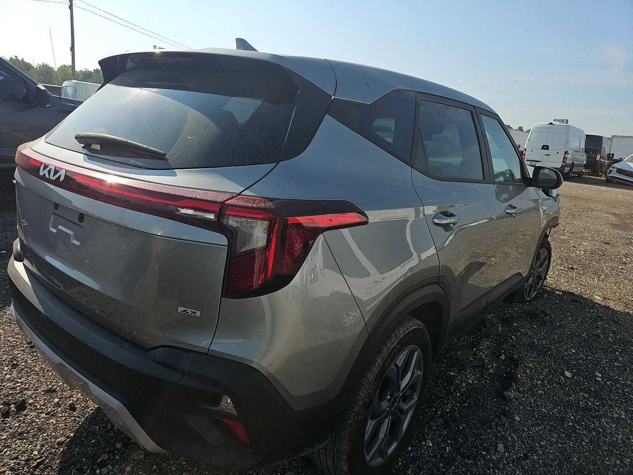 السلام عليكم  كيا سليتوز موديل 2024ماشية 26
حساسات رادارات 

إطفاء أثناء التوقف 

شاشة كبيرة متصلة

تبريد قطعتين

محرك 2000دوش المرغوب

حادثها مثل ماموضح بل صور 

تبديل بنيد فقط وجاملغ بي بارد

كفالة كير محرك صدر كهربائيات 

سيارة بدون اي نقص 

السعر 149 وبيها مجال

المكان بغداد الشعب بوب الشام

رقمي ***********
